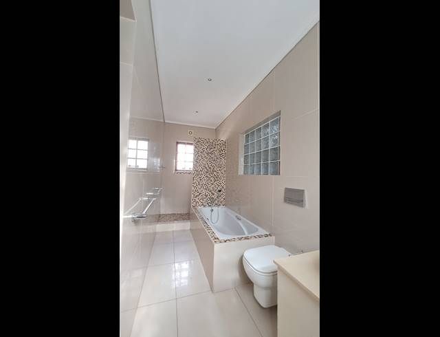 6 bed property to rent in OBSERVATORY